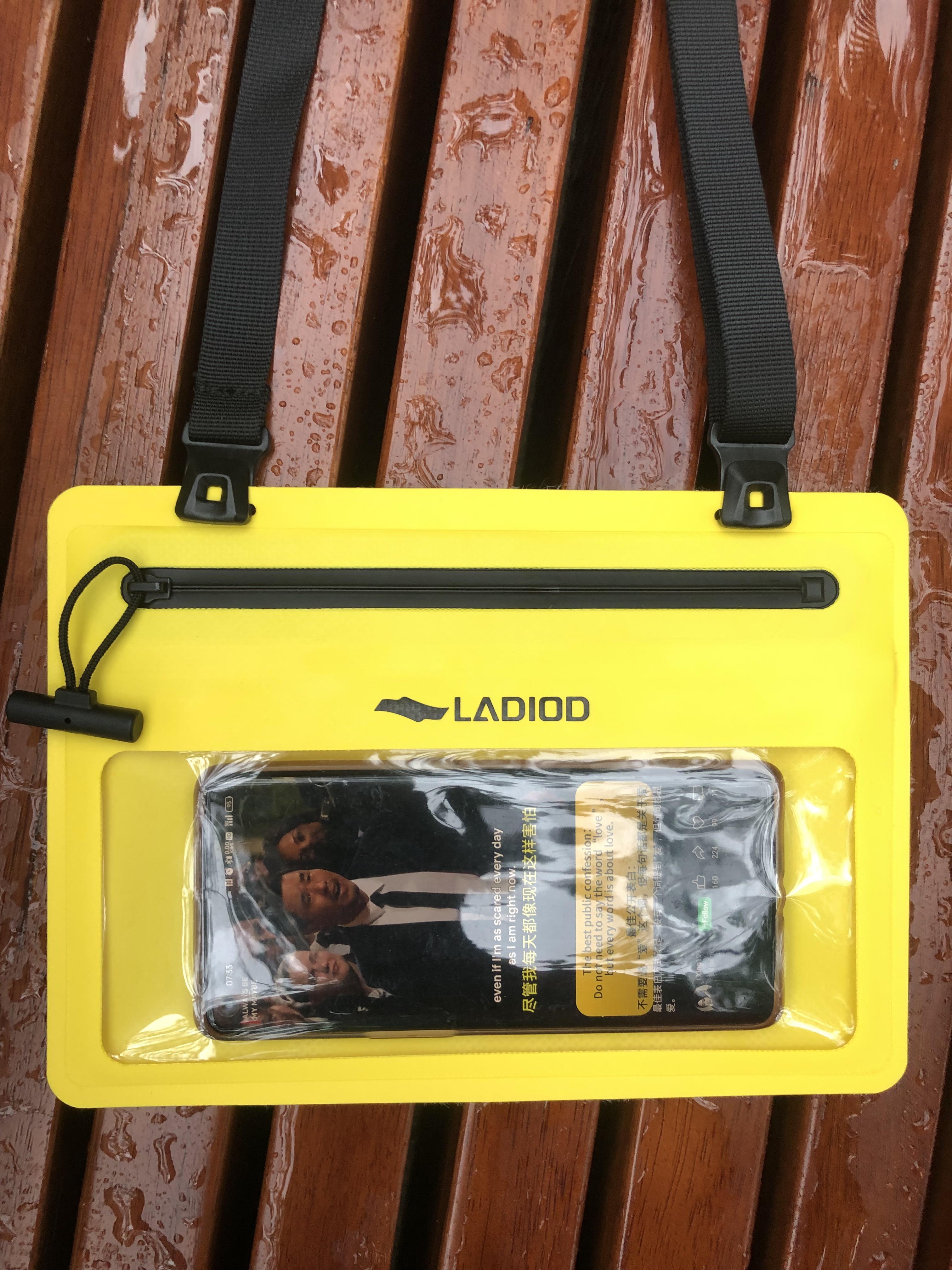 2 in 1 Waterproof Crossbody Bag With Cell Phone Window